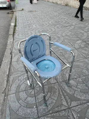 Photo - Commode Chair宛如brand New Commode Chair夷陵heavy Duty Can Carry 150kg