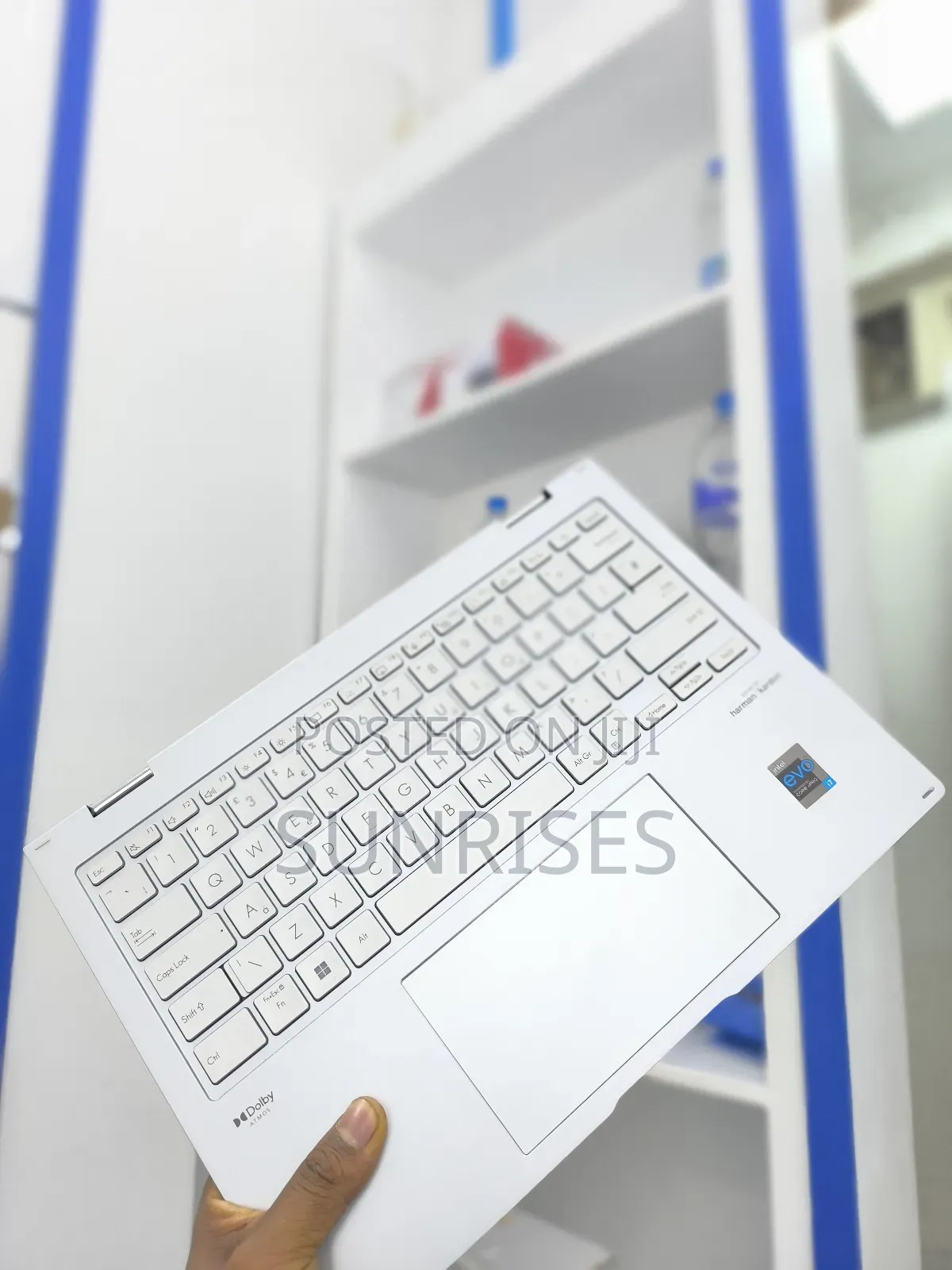 New Laptop Asus ZenBook UX305FA 16GB Intel Core I7 SSD 1T