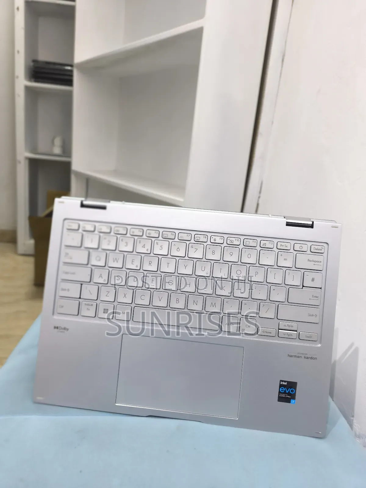 New Laptop Asus ZenBook UX305FA 16GB Intel Core I7 SSD 1T