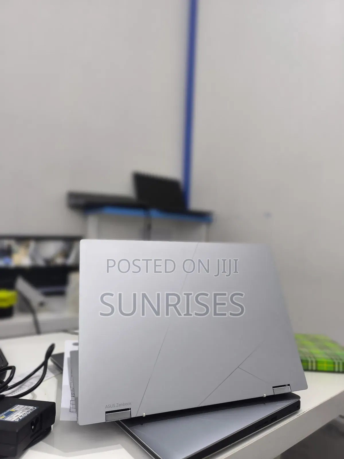 New Laptop Asus ZenBook UX305FA 16GB Intel Core I7 SSD 1T