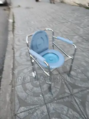 Photo - Commode Chair奔馳toilet Chair痲不poty Chair癲馬commode Chair俠義toilet Chair