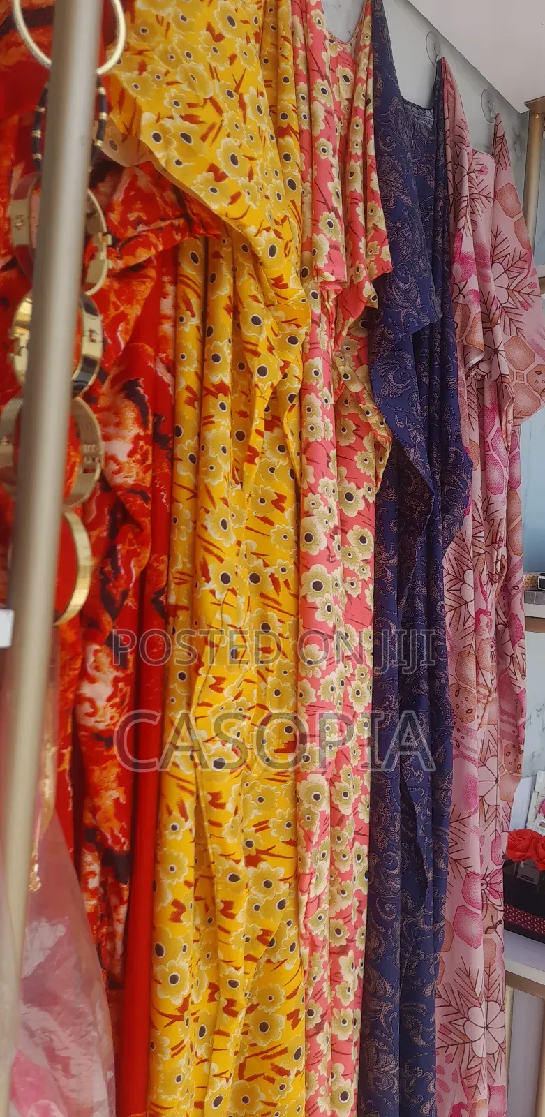 Different Color Shitte