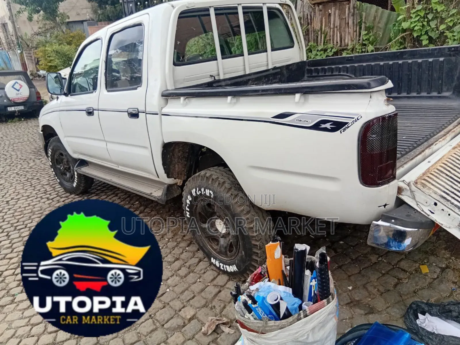 Toyota Hilux 2001 White