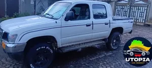 Photo - Toyota Hilux 2001 White