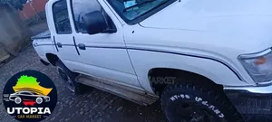 Toyota Hilux 2001 White