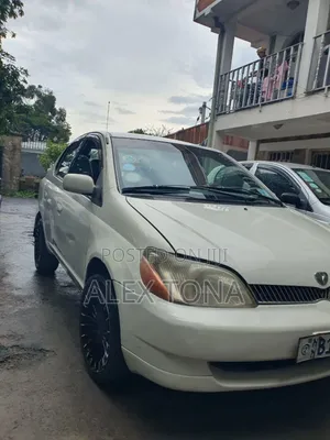 Toyota Platz 2002 Ivory