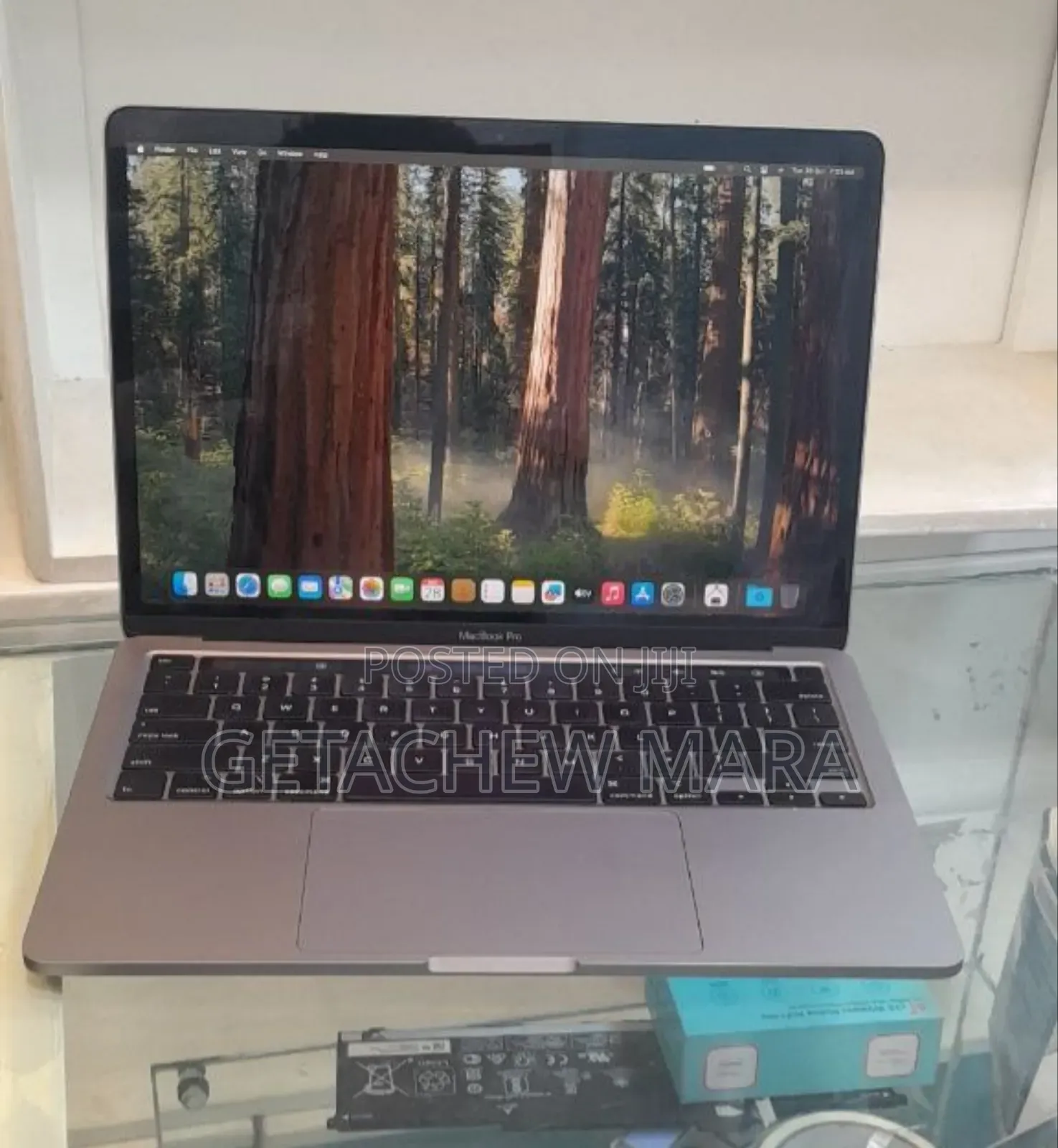New Laptop Apple MacBook 2020 8GB Intel Core I5 SSD 256GB