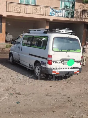 Photo - Toyota HiAce 2004 White