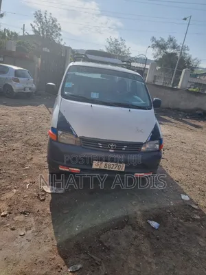 Toyota HiAce 2004 White