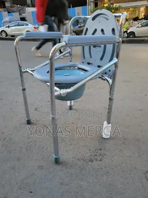 Photo - Commode Chair暫身bedroom Pot,Adjustable Medical鐫两toilet. This 3 in 1