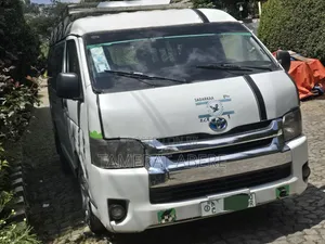 Toyota HiAce 2012 White