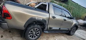 Toyota Hilux 2022 Gold
