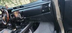 Toyota Hilux 2022 Gold