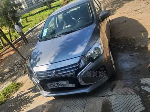 Mitsubishi Attrage 2022 Silver