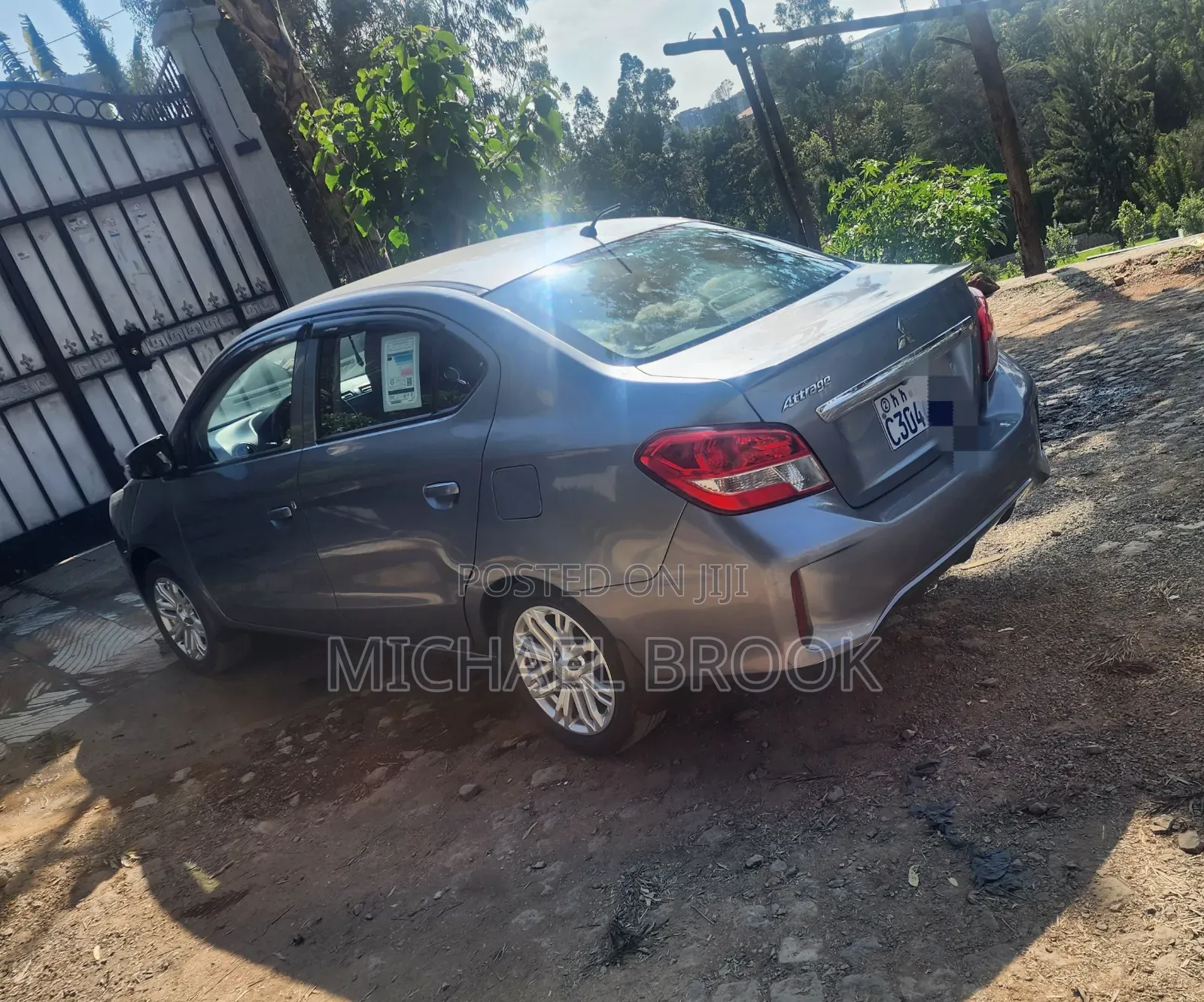 Mitsubishi Attrage 2022 Silver