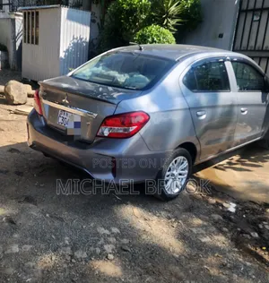 Mitsubishi Attrage 2022 Silver