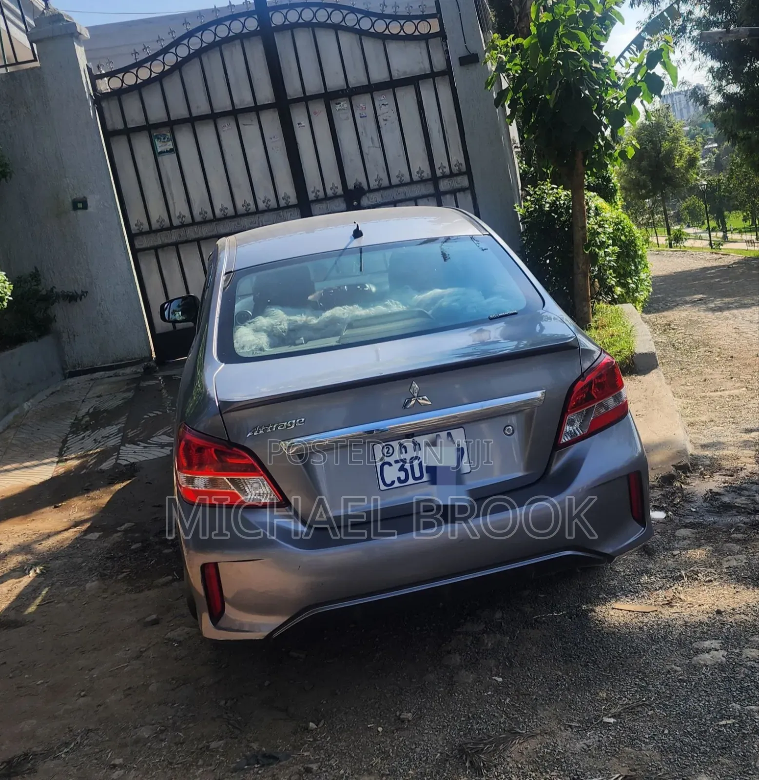 Mitsubishi Attrage 2022 Silver