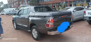 Toyota Hilux 2017 Gray