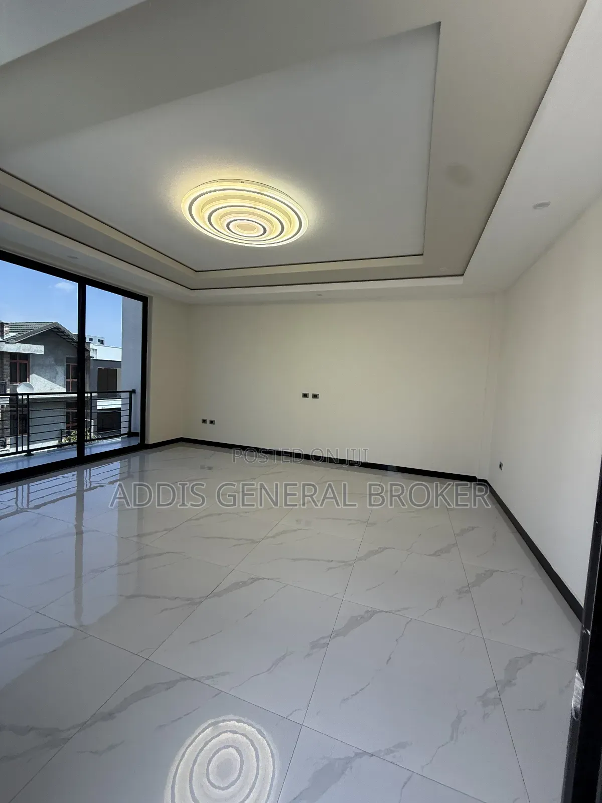 8bdrm House in Bulbula, Bole for sale