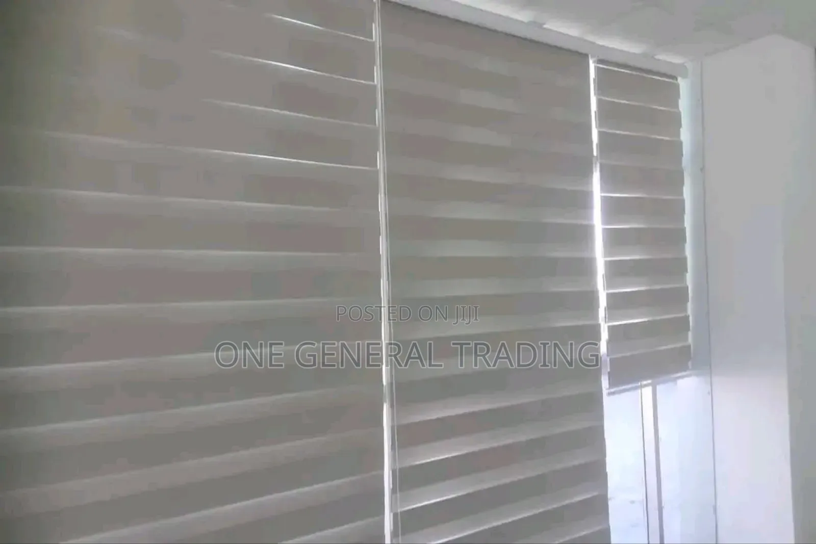 Horizontal Shutter መጋረጃ