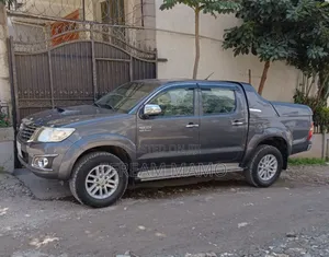 Toyota Hilux 2015 Gray