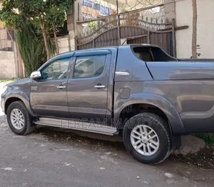Toyota Hilux 2015 Gray