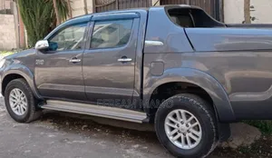 Toyota Hilux 2015 Gray