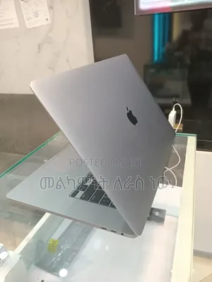 Photo - New Laptop Apple MacBook Pro 2019 16GB Intel Core I7 SSD 512GB