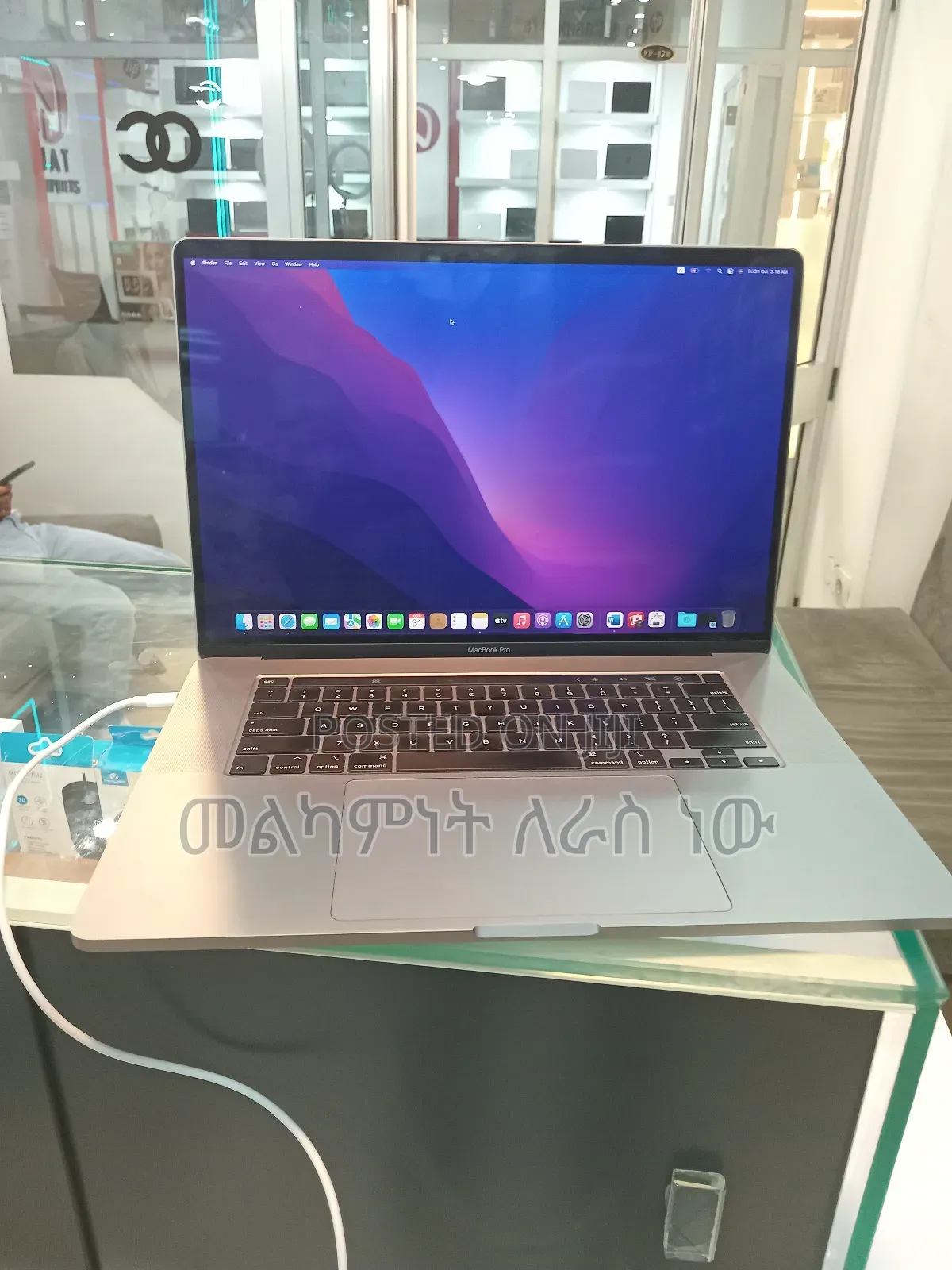 New Laptop Apple MacBook Pro 2019 16GB Intel Core I7 SSD 512GB