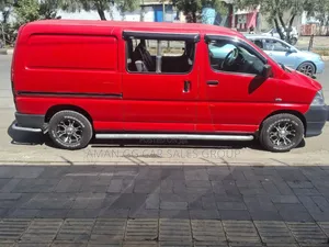 Toyota HiAce 2011 Red