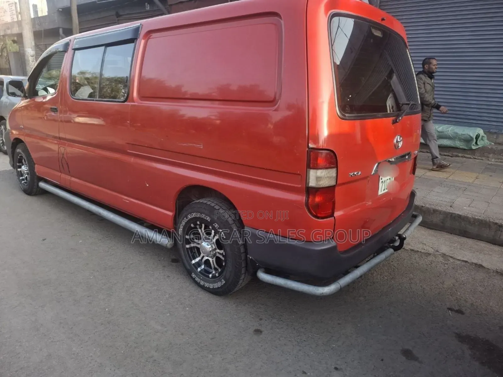 Toyota HiAce 2011 Red