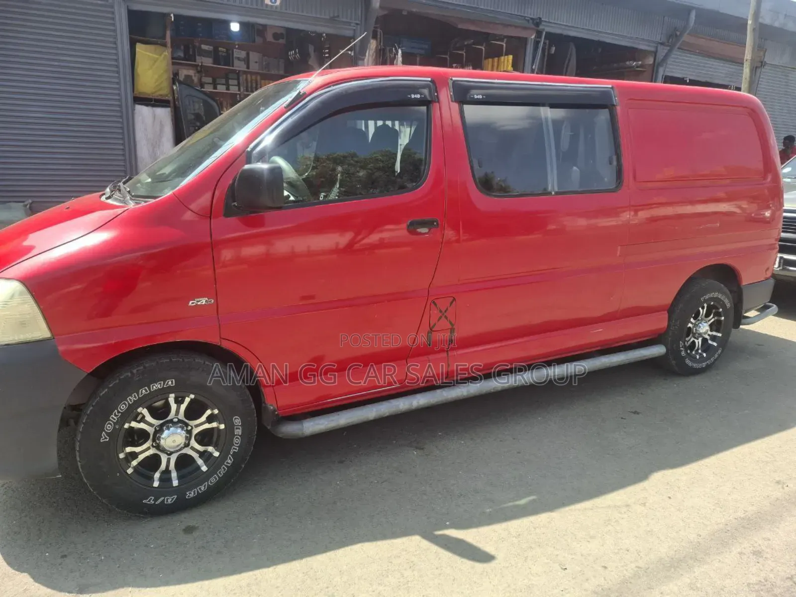 Toyota HiAce 2011 Red