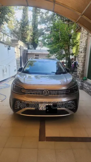 Photo - Volkswagen ID.6 2023 Gold