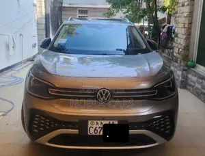 Volkswagen ID.6 2023 Gold