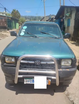 Photo - Toyota Hilux 1999 Green