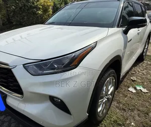 Toyota Highlander Hybrid 2024 White