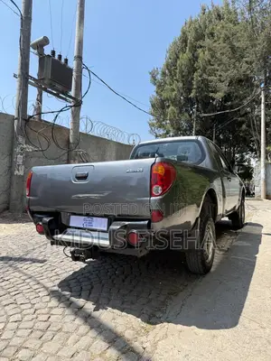 Mitsubishi L200 2008 Gray