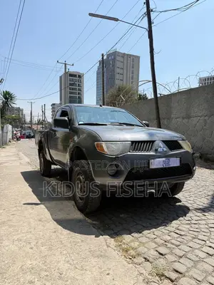 Mitsubishi L200 2008 Gray