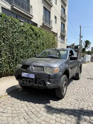 Mitsubishi L200 2008 Gray