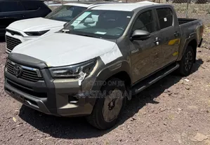 Photo - New Toyota Hilux 2025 Gray