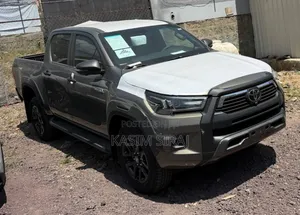 New Toyota Hilux 2025 Gray