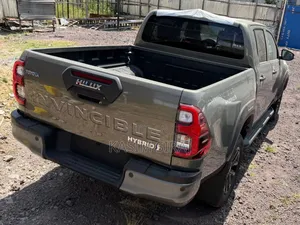 New Toyota Hilux 2025 Gray