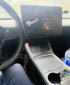 Tesla Model Y 2023 White