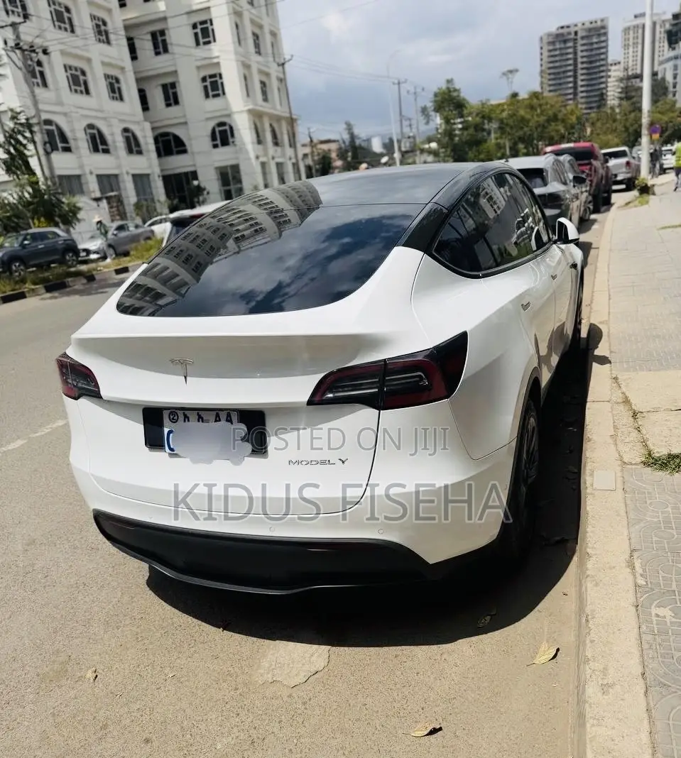 Tesla Model Y 2023 White