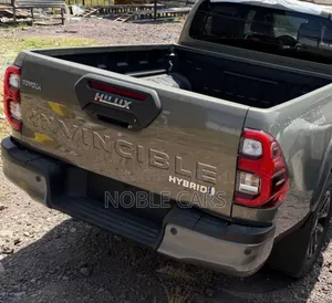 Photo - New Toyota Hilux 2024 Gold