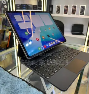 New Apple iPad Pro 12.9 (2022) 256 GB