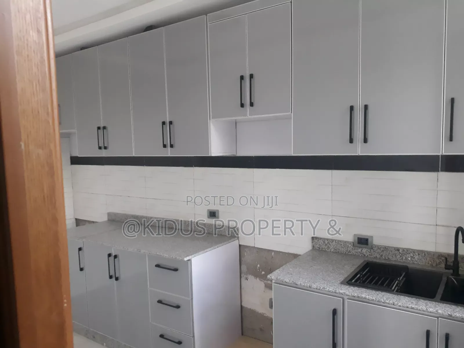 3bdrm Apartment in Jemo 1, Nifas Silk-Lafto for rent