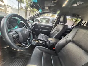 Toyota Hilux Revo Double Cab Deisel 2.8 AWD 2022 Silver