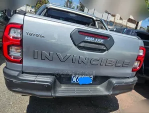 Toyota Hilux Revo Double Cab Deisel 2.8 AWD 2022 Silver