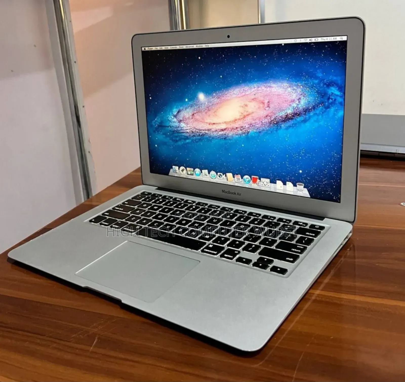 New Laptop Apple MacBook 2015 8GB Intel Core I5 SSD 256GB